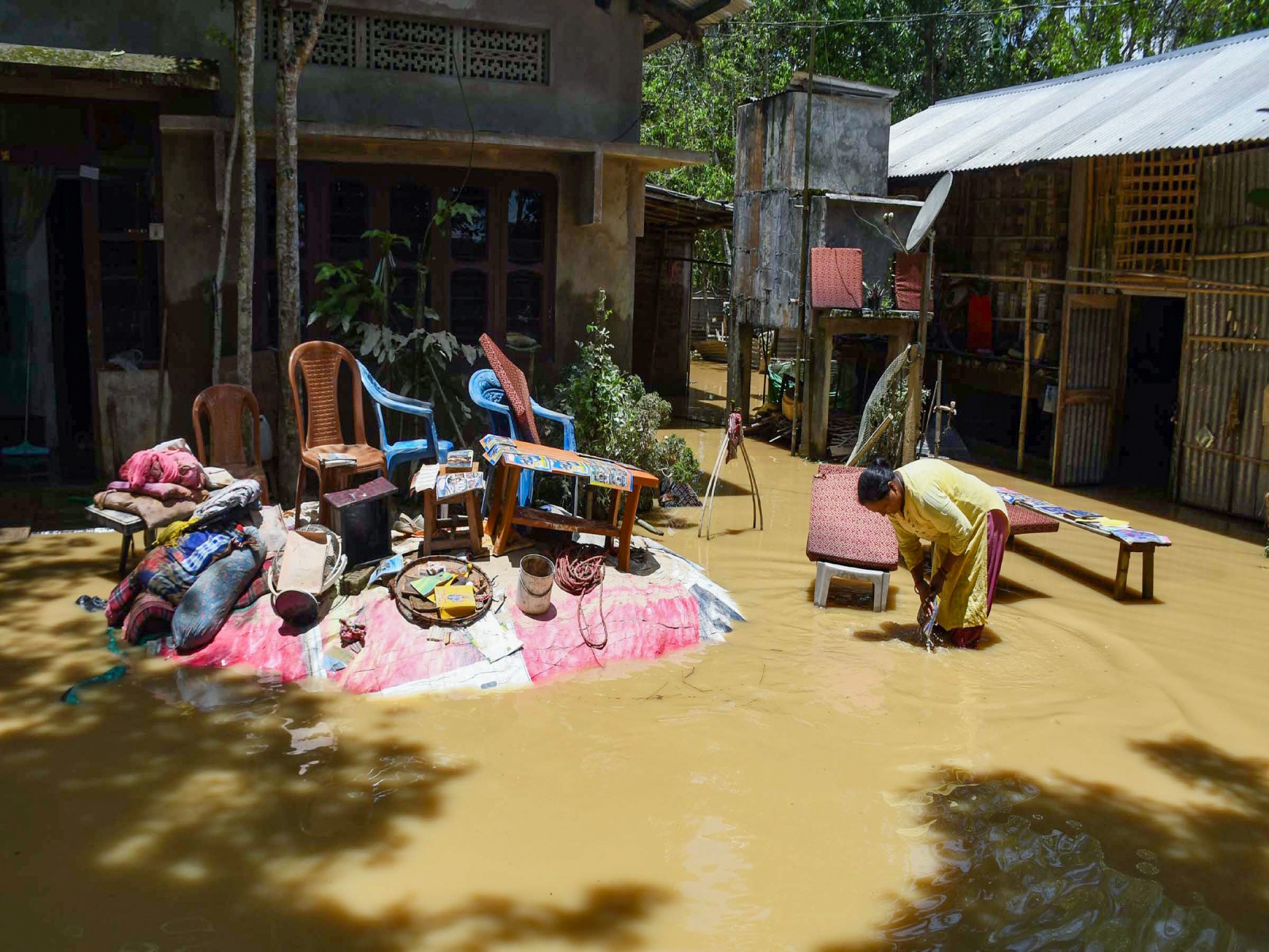Floods : అస్సాంలో కుండపోత వర్షాలు..  ఒక్కరోజే 21 మంది మృతి