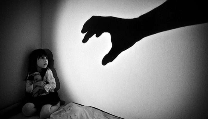 మృగాల మధ్య మానవత్వం ఎక్కడ?