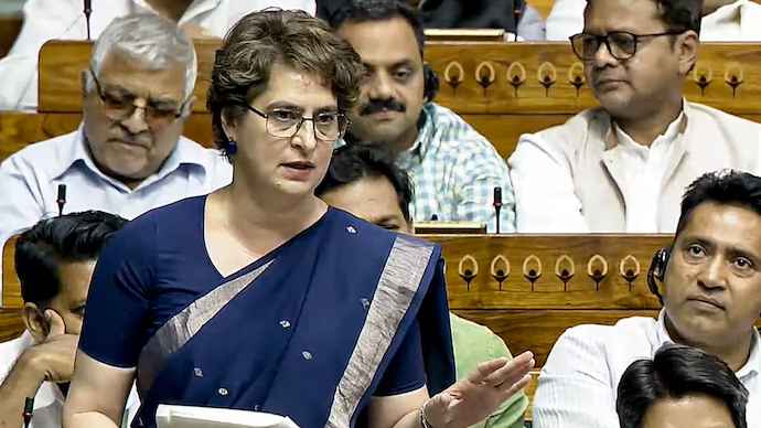 Priyanka Gandhi: కొత్త విద్యాశాఖ మంత్రిపై ప్రియాంక గాంధీ సంచలన వ్యాఖ్యలు.. లోక్‌సభలో కలకలం..
