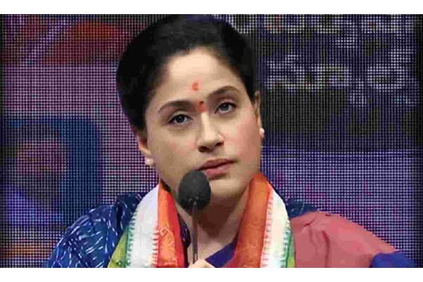 Vijayashanti : పోలీసులదే తప్పు.. సొంత సర్కారుపై రాములమ్మ ఆగహ్రం!
