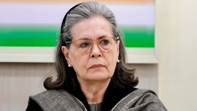 Congress : విద్యార్థులను దేశ శత్రువులుగా చూస్తున్నారు : సోనియా గాంధీ