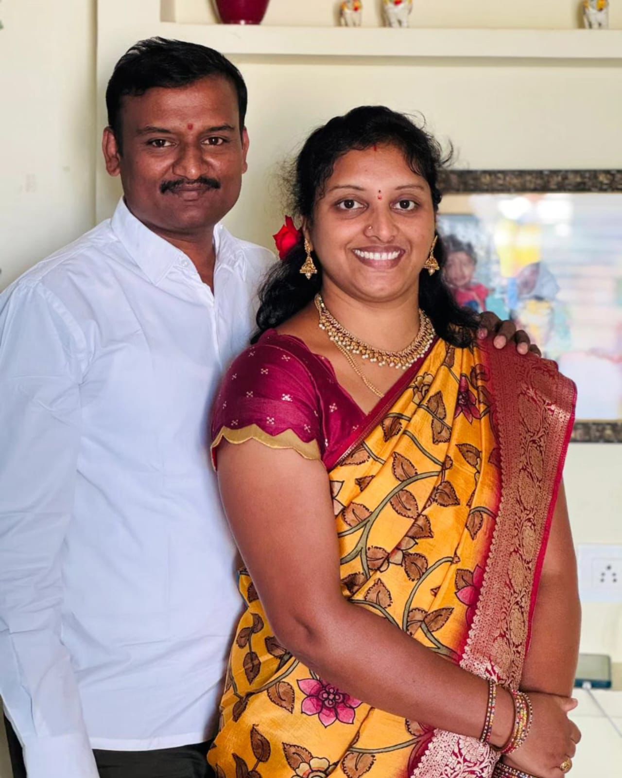 Breaking : రైలు కింద పడి దంపతుల ఆత్మహత్య.. కారణం ఇదేనా?