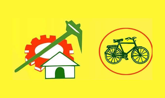 Ap : గుంటూరులో దారుణం.. సభ్యసమాజం తలదించుకునేలా టీడీపీ నేతల దాడి