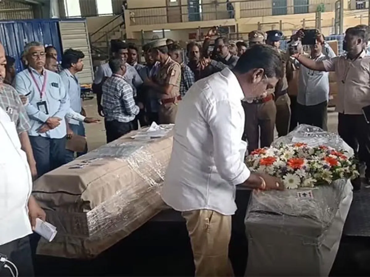 HYD: వియత్నాం బోటు ప్రమాదం.. శంషాబాద్ చేరిన మృతదేహాలు!