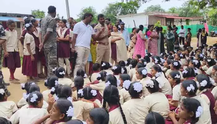 Mahabubabad: గురుకుల పాఠశాలలో త్రాగు నీటి కష్టాలు.. భగ్గుమన్న విద్యార్థులు!..