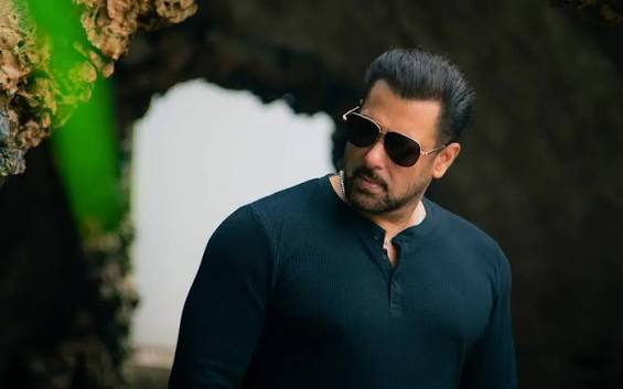 Salman Khan : మోడీ చూసుకుంటారు.. విద్యార్థులంతా ఇళ్లకు వెళ్లిపోండి : సల్మాన్ ఖాన్