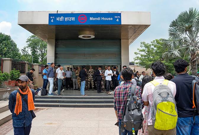 Dehli: ఢిల్లీలో హై అలర్ట్.. జంతర్‌మంతర్‌ వద్ద సీజేపీ ఆందోళన తీవ్రం..  16 మెట్రో స్టేషన్లు మూసివేత