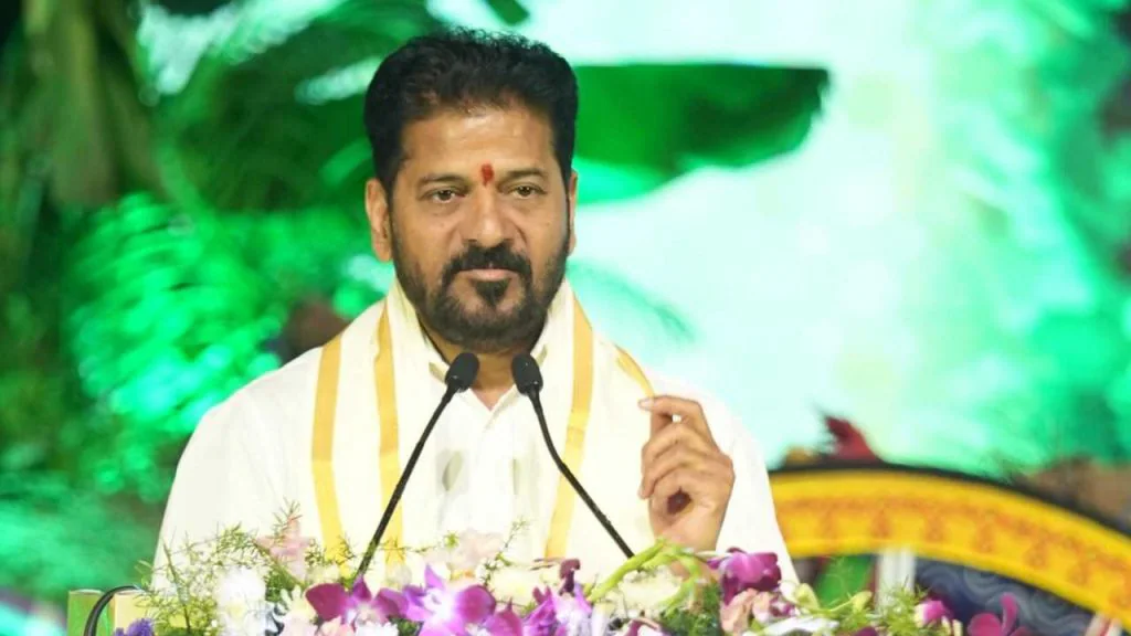 దొంగ సర్వేలతో ప్రజలను మోసం చేయలేరు.. ఖమ్మం సభలో కేసీఆర్‌పై రేవంత్ ఫైర్!.