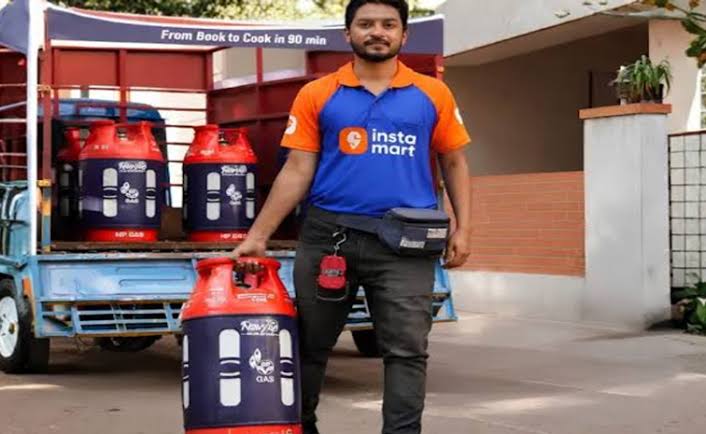 Swiggy Instamart: స్విగ్గీ సంచలన నిర్ణయం.. ఇన్‌స్టామార్ట్‌లో గ్యాస్‌ సిలిండర్లు.. 10 నిమిషాల్లోనే డెలివరీ!