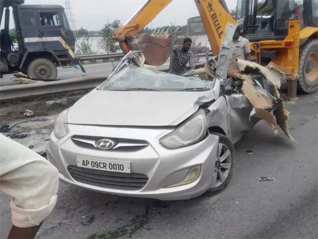 Accident : నల్లగొండలో  ఘోర ప్రమాదం.. నలుగురు దుర్మరణం
