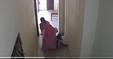 Crime :  కత్తితో కిరాతకంగా అత్తపై దాడి చేసిన కోడలు.. వీడియో వైరల్!