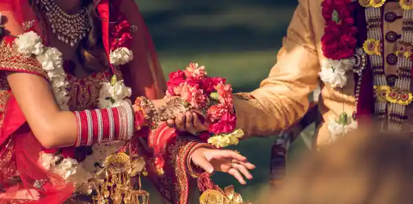 Viral : కొత్తగా పెళ్లి.. షేవింగ్ చేసుకుంటూ దొరికిపోయిన వధువు!