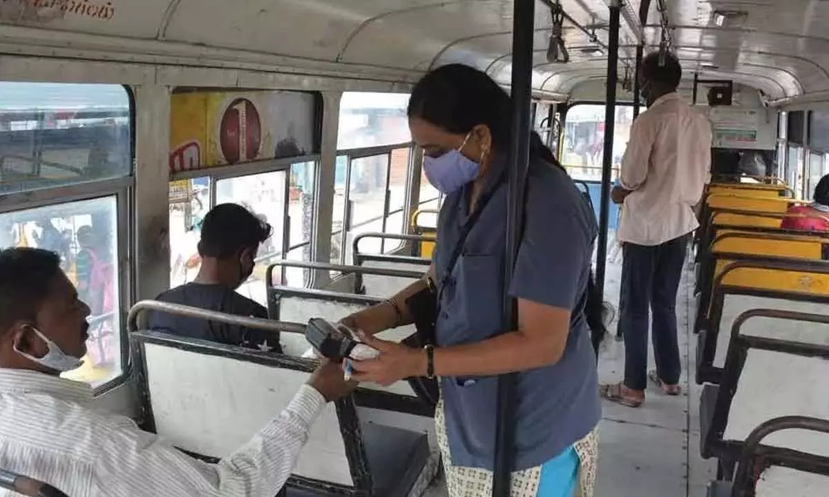 TGSRTC : కండక్టర్ పోస్టుల భర్తీకి గ్రీన్ సిగ్నల్.. అర్హత, పోస్టులు వివరాలు ఇవే!