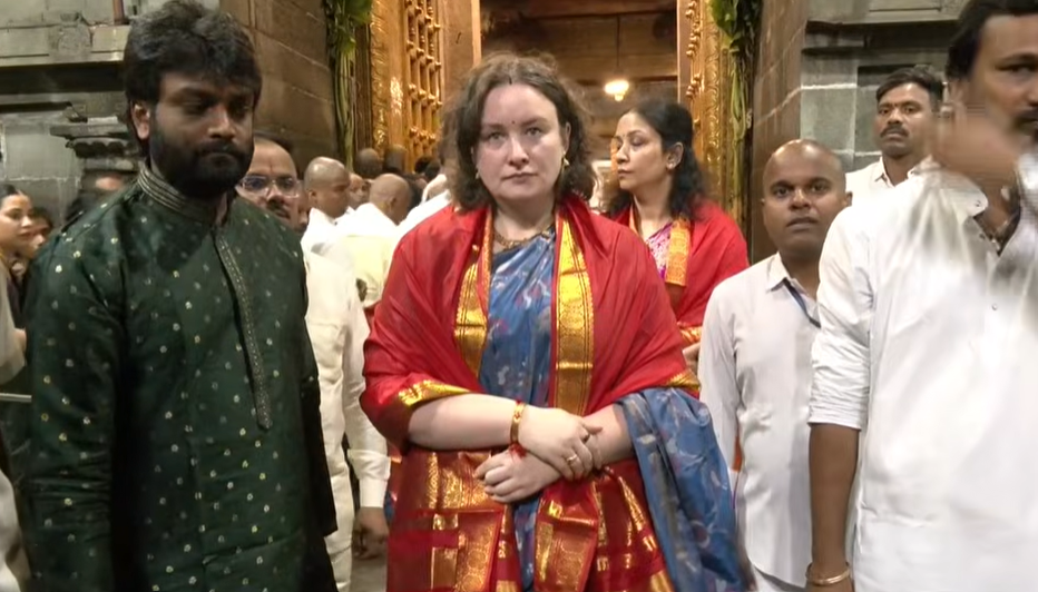 AnnaLezhneva: పవన్ కల్యాణ్ భార్య భక్తికి అందరూ ఫిదా..!