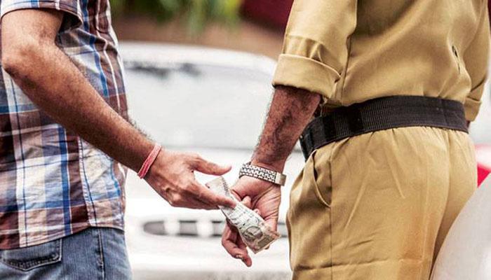 Telangana: తెలంగాణ బోర్డర్‌లో అక్రమ వసూళ్ల దందా?? వైరల్ వీడియో..