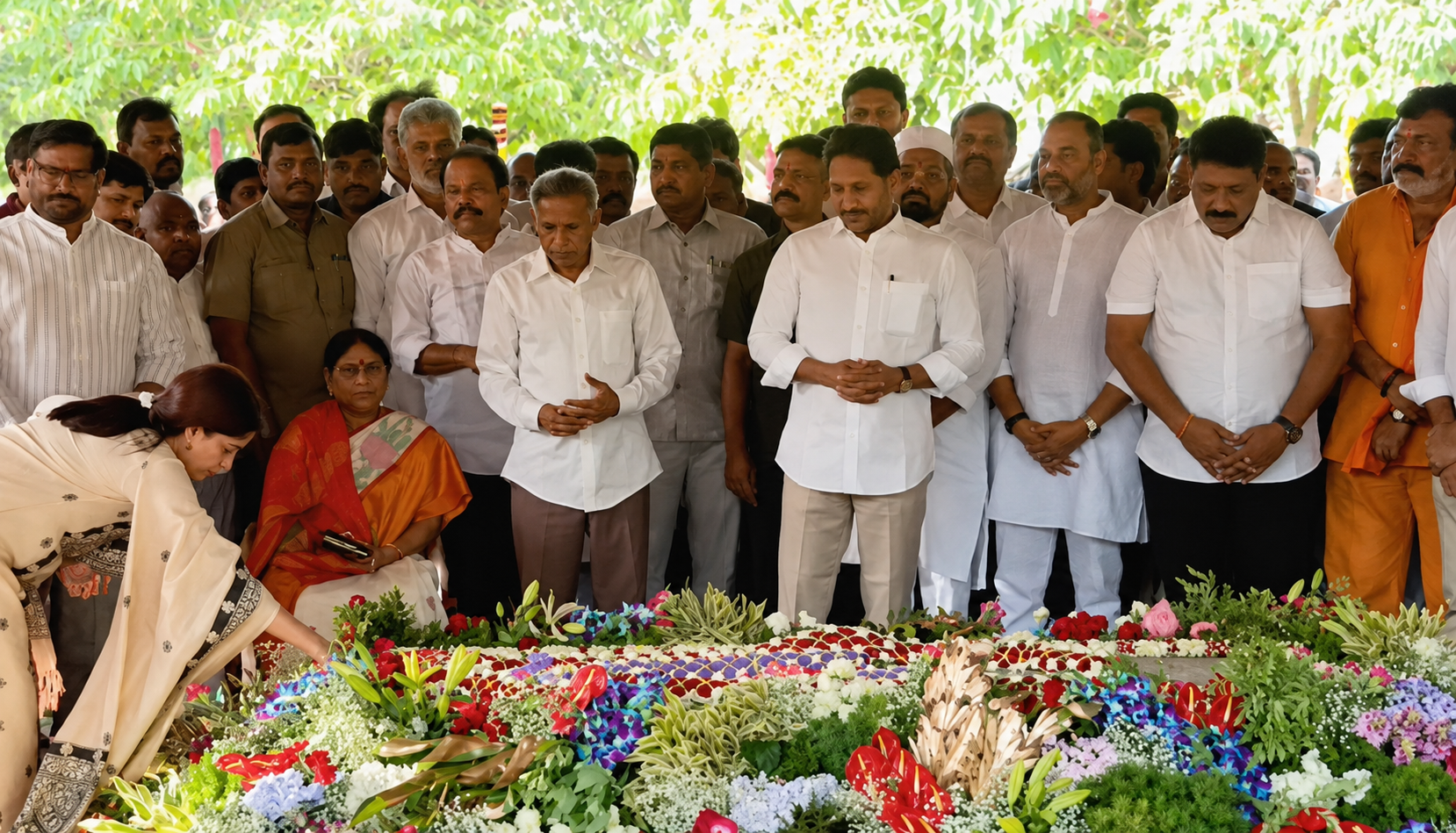 KADAPA: వైఎస్‌ఆర్ జయంతి.. ఘన నివాళులర్పించిన జగన్