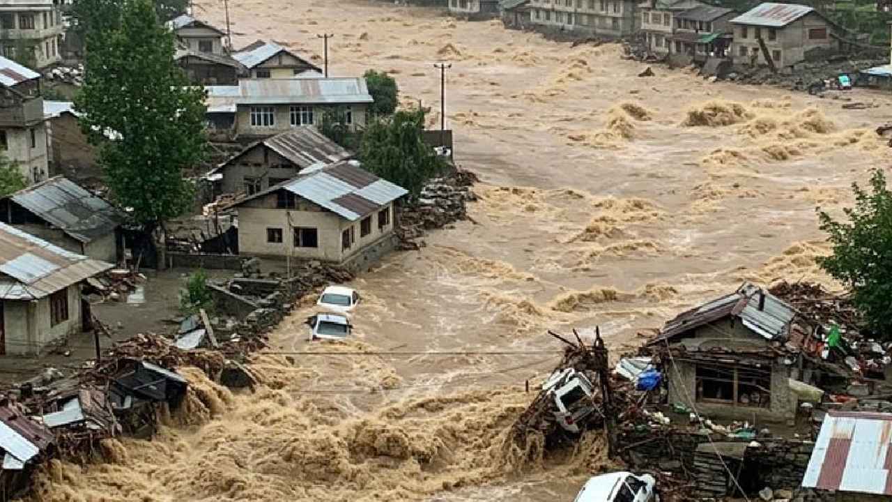 జమ్ముకశ్మీర్‌లో బీభత్సం సృష్టిస్తున్న భారీ వర్షాలు, ఆకస్మిక వరదలు