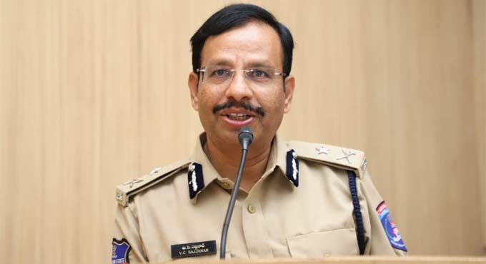 Drugs : ఫ్లవర్  అని మెసేజ్ చేస్తే.. స్పీడ్ పోస్టులో మీ ఇంటికే గంజాయి!
