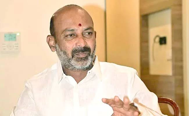 Bandisanjay : కాంగ్రెస్, బీఆర్ఎస్ మధ్య బిగ్‌బాస్ షో..