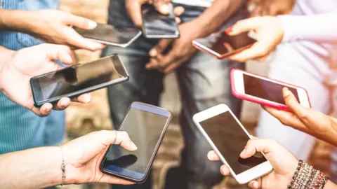 Free Recharge: కేంద్రం కొత్త స్కీమ్? దేశంలోని మొబైల్ యూజర్లకు ఫ్రీగా రూ.1299 రీఛార్జ్? నమ్మారో ఖతమే..
