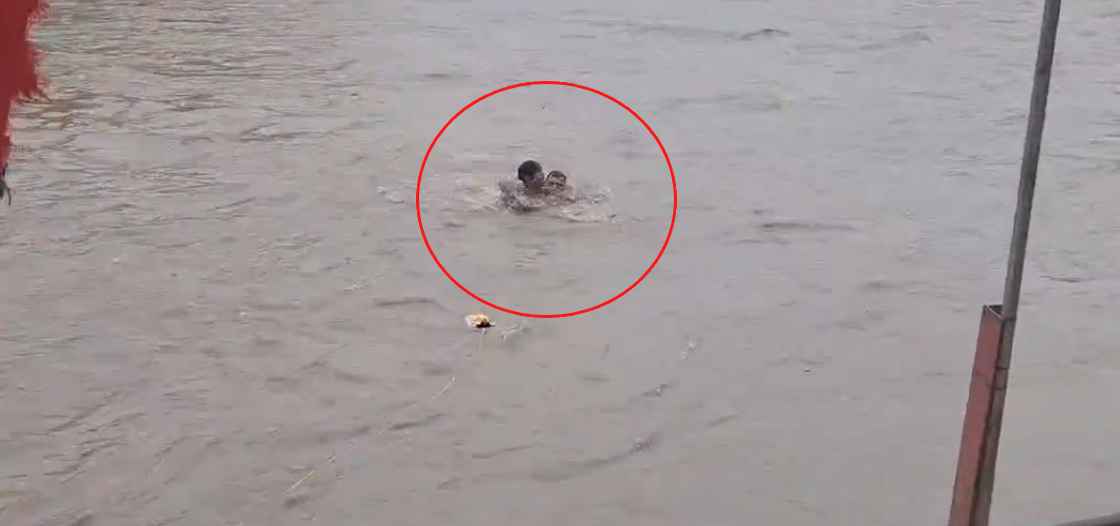 Jawan Saves Life: నువ్వు దేవుడు సామీ.. ప్రాణాలకు తెగించి భక్తుడిని కాపాడిన జవాన్