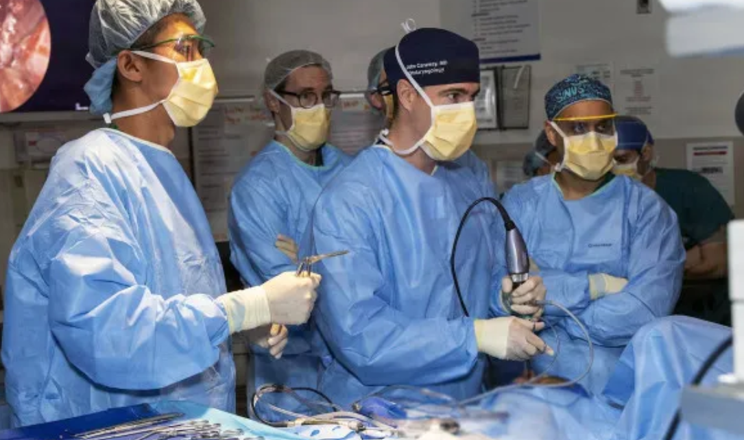 Brain Surgery: కపాలం తెరవకుండానే మెదడు సర్జరీ.. భారత సంతతి వైద్యుడి అరుదైన రికార్డు!
