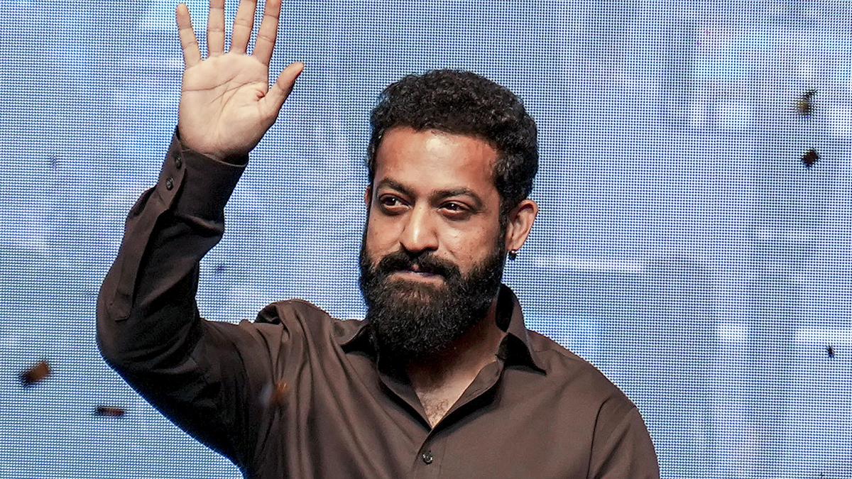 Tollywood: బిగ్ ట్విస్ట్‌.. NTR ప్రెస్‌నోట్‌లో ఆ ఒక్క‌టి ఎక్క‌డ‌..?
