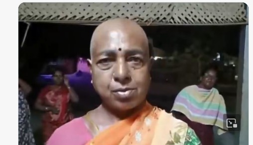 viral : విక్రమార్కుడు సీన్ రిపీట్.. గుండు చేయించుకున్న మహిళలు