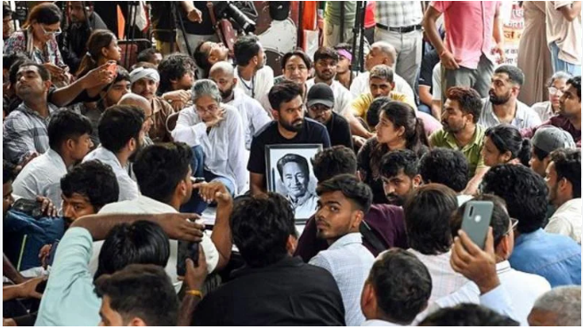 ఢిల్లీలో కాక్రోచ్ పార్టీ పవర్ షో.. జెన్ జీ రాజకీయాల ఆరంభమా..?