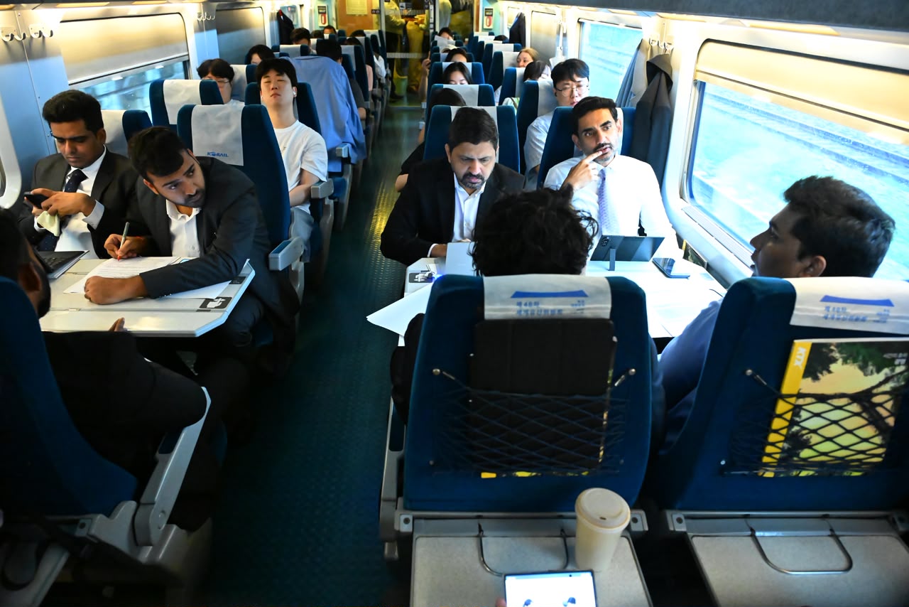 KOREA: దక్షిణ కొరియా పర్యటనలో నారా లోకేశ్‌.. రైలులో ప్రయాణం