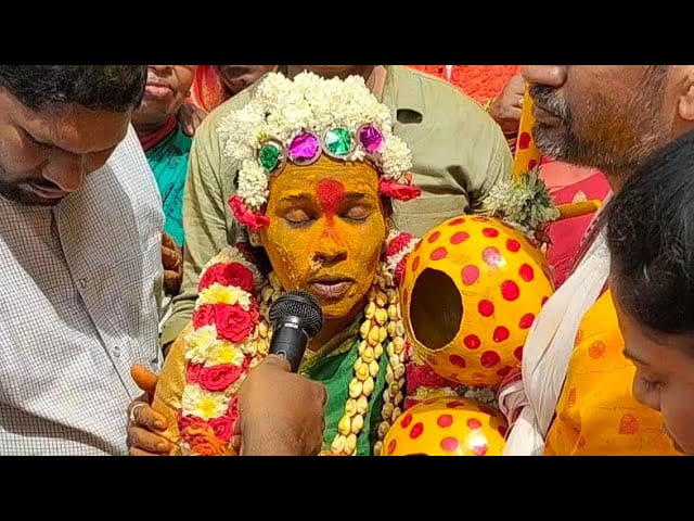 Hyd : పాపాలు ఎక్కువైతే వరదల్లో కొట్టుకుపోతారు.. మాతంగి అనురాధ భవిష్యవాణి!