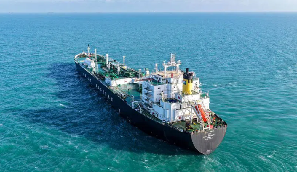 Somali Pirates: సోమాలియా సముద్రపు దొంగల బందీలుగా 16 మంది భారత నావికులు!