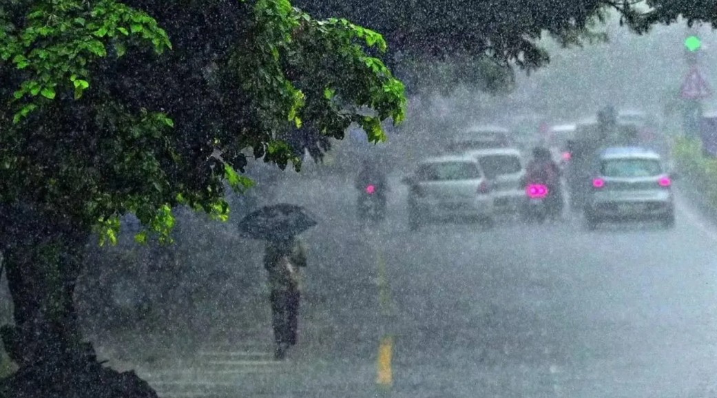 Rain Alert: హైదరాబాద్కు భారీ వర్ష సూచన.. ఎల్లో అలర్ట్ జారీ!