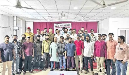 Breaking : రేపటి నుంచి ఆటో, క్యాబ్, స్విగ్వీ, జొమాటో సర్వీసులు అన్ని బంద్