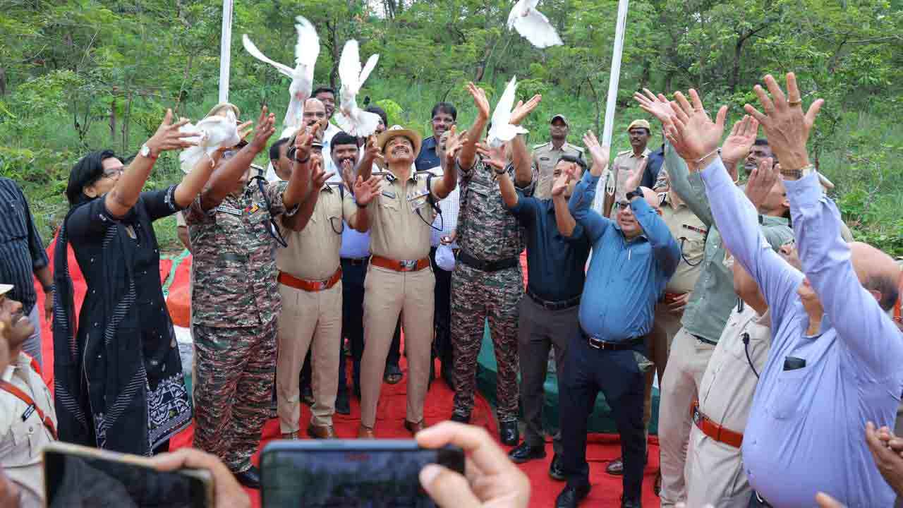 DGP CV Anand: మావోయిస్టు స్థావరం నుంచి పర్యాటక కేంద్రంగా కర్రెగుట్ట- డీజీపీ సీవీ ఆనంద్