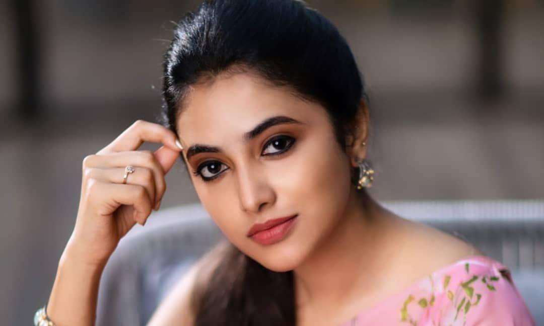 Priyanka Mohan: పవన్ సినిమా తర్వాత మళ్ళీ తెలుగులో కనిపించని తమిళ కుట్టి