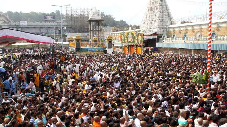 TTD : తిరుమలకు పోటెత్తారు.. దర్శనానికి 24 గంటల సమయం