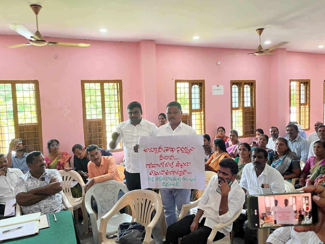 Kamalapur Sarpanch: బెల్ట్ షాపులపై చర్యలు ఏవి? అబ్కారీ శాఖ తీరుపై కమలాపూర్ సర్పంచ్ ఆగ్రహం