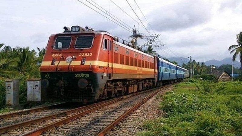 South Central Railway: రైలు ప్రయాణికులకు అధికారుల హెచ్చరిక.. ఈ నిబంధనలు ఉల్లంఘిస్తే భారీ జరిమానా!..