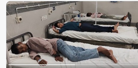 TG : మరో ఫుడ్ పాయిజన్.. బెడ్స్ మీద అచేతన స్థితిలో విద్యార్థులు