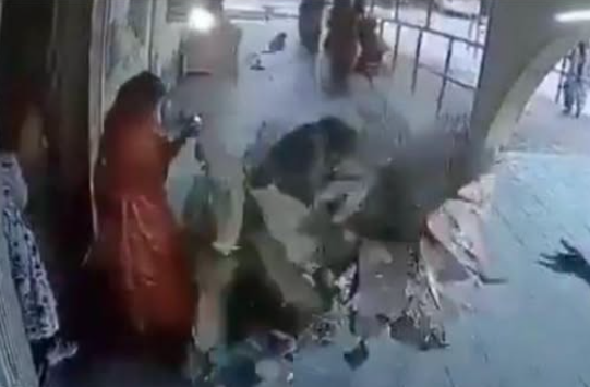 Rajasthan: ఇదీ సర్కారు దవాఖానాల తీరు.. జ్వరం అని వస్తే తల పగలగొట్టారు!