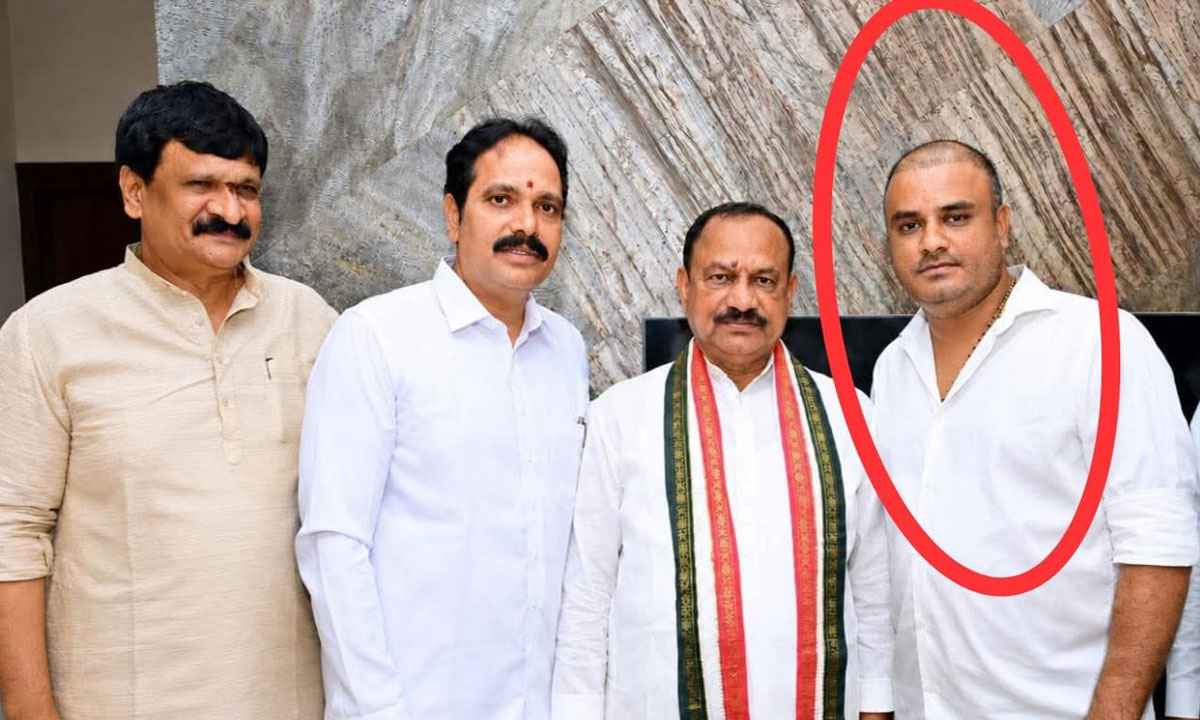 Srihari Goud Land Grab: ఫేక్ డెత్ సర్టిఫికెట్‌తో సొంత బాబాయి భూమి కబ్జా..! శేరిలింగంపల్లి కాంగ్రెస్ సోషల్ మీడియా కోఆర్డినేటర్ అరాచకాలు..!