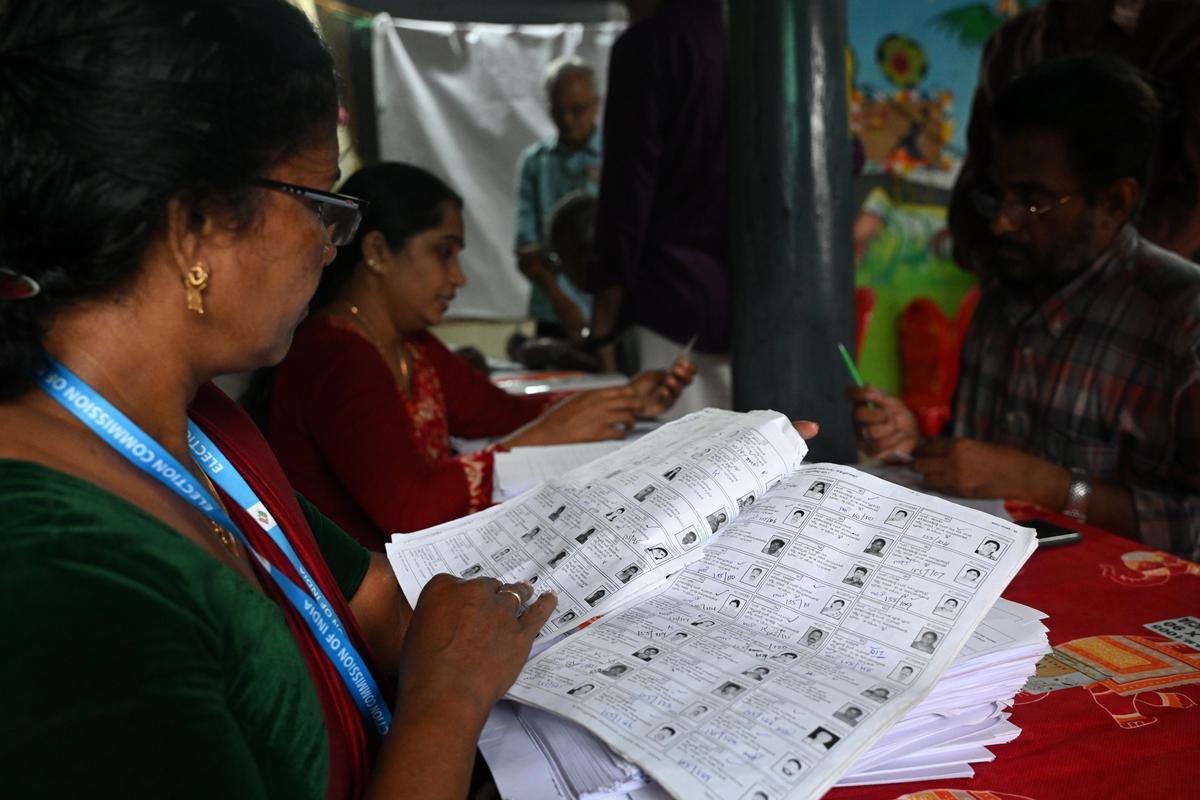 Telangana: నేటితో సర్ ప్రక్రియ పూర్తి.. ఎన్ని ఓట్లు తొలగించారంటే?..