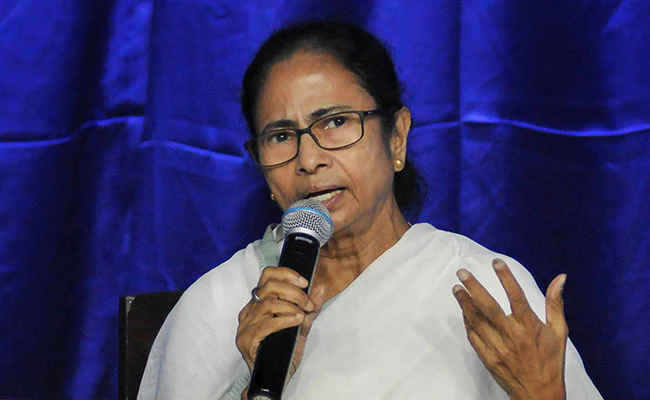 West Bengal: బెంగాల్‌లో హైటెన్షన్.. మమతా కాన్వాయ్‌పై దాడి!..